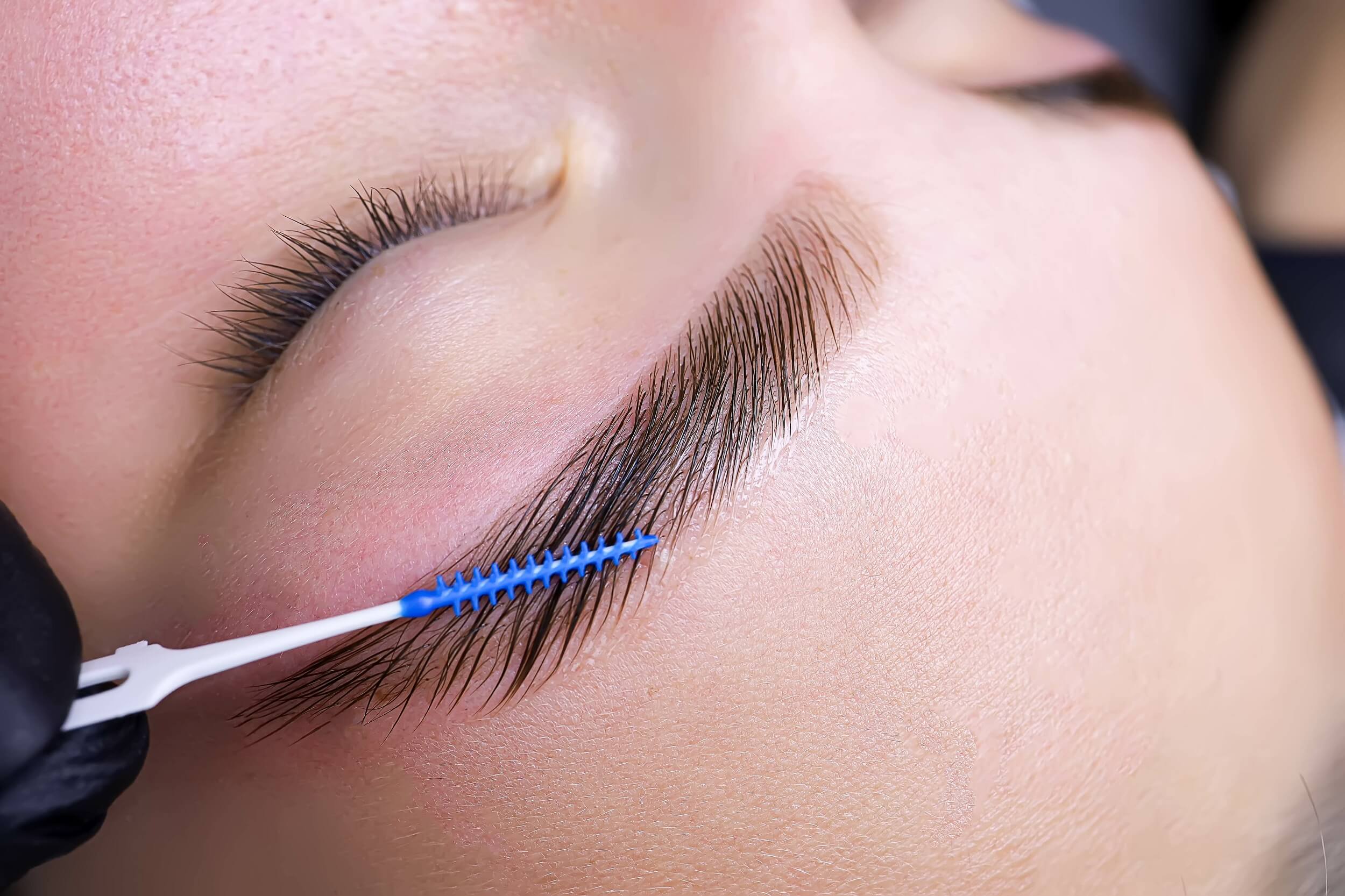 eyebrow lamination procedure with formulations